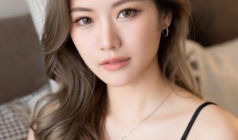 The Ultimate Guide to Fast AI Glamour Photo Generation: How to Create Photorealistic AI Models and Synthetic Fashion Imagery